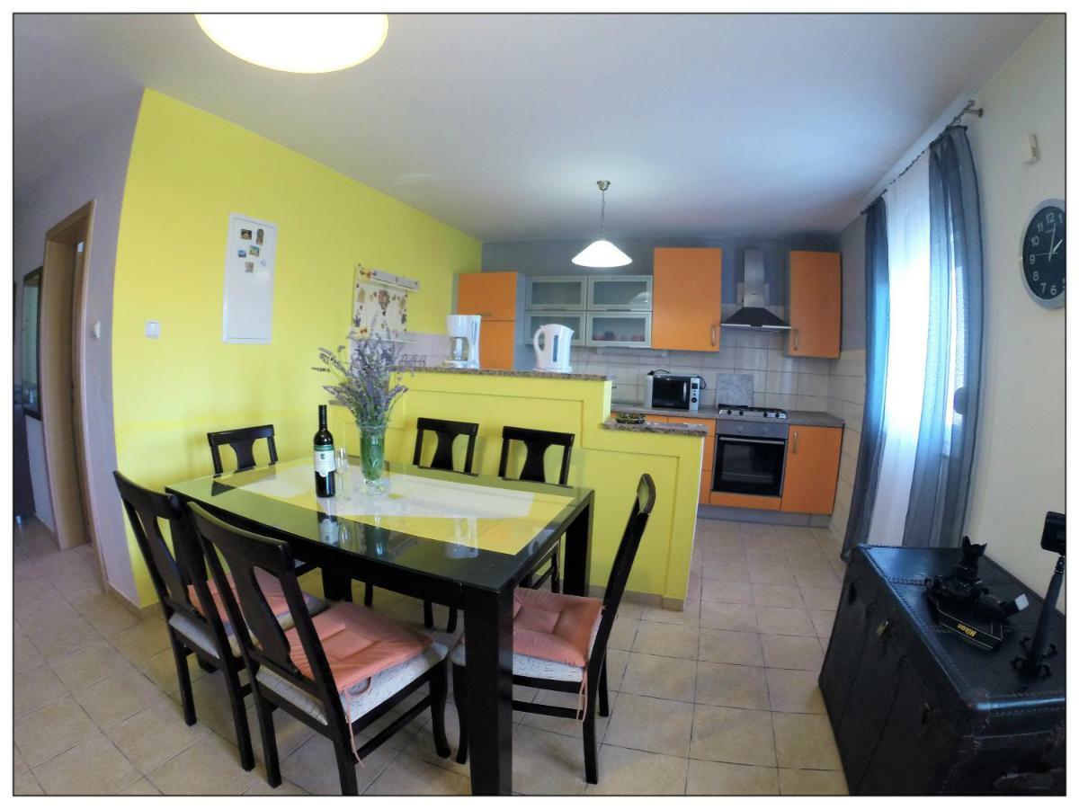Sara Apartman Lopar